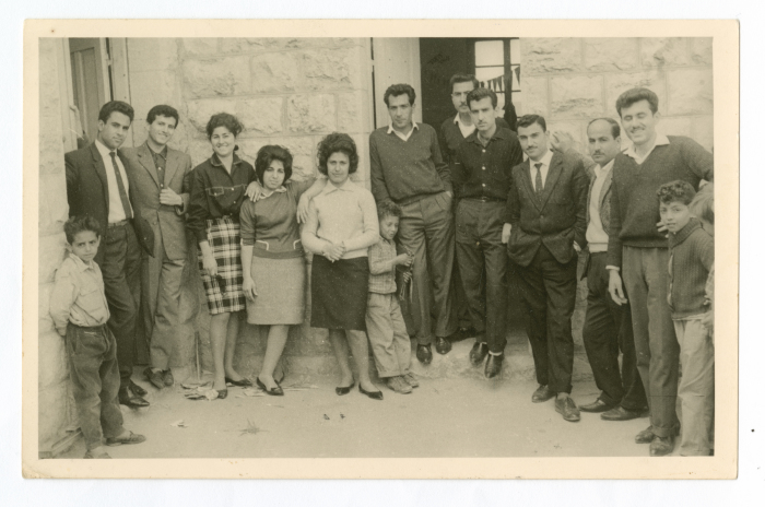 طاقم من معلمي مدرسة