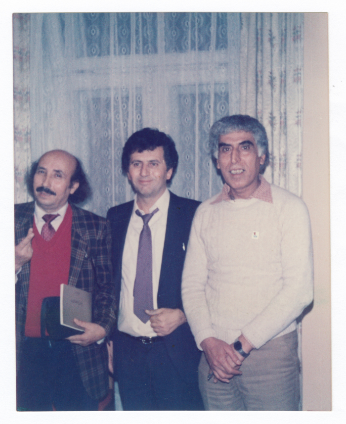 Ù„Ù‚Ø·Ø© ØªØ¬Ù…Ø¹ Ø§Ù„Ø´Ø§Ø¹Ø± Ø³Ù…ÙŠØ­ Ø§Ù„Ù‚Ø§Ø³Ù… Ø¨Ø§Ù„ÙƒØ§ØªØ¨ Ø§Ù„Ø·Ø§Ù‡Ø± ÙˆØ·Ø§Ø± Ùˆ Ø§Ù„Ø´Ø§Ø¹Ø± Ø³Ø¹Ø¯ÙŠ ÙŠÙˆØ³Ù The Palestinian Museum Digital Archive Pmda
