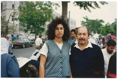 رجل من عائلة الخطيب مع فتاة من عائلة الخطيب