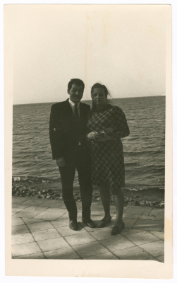 A man from Khateb Family and a woman from Khamés Family by a river in Moscow