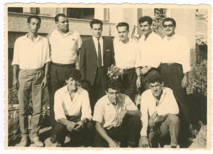 مجموعة رجال في حفل زفاف احد اصدقاء توفيق الخطيب في عرابة