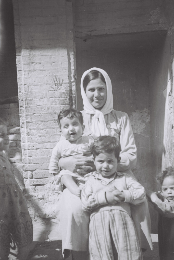 أقارب من عائلة رضوان