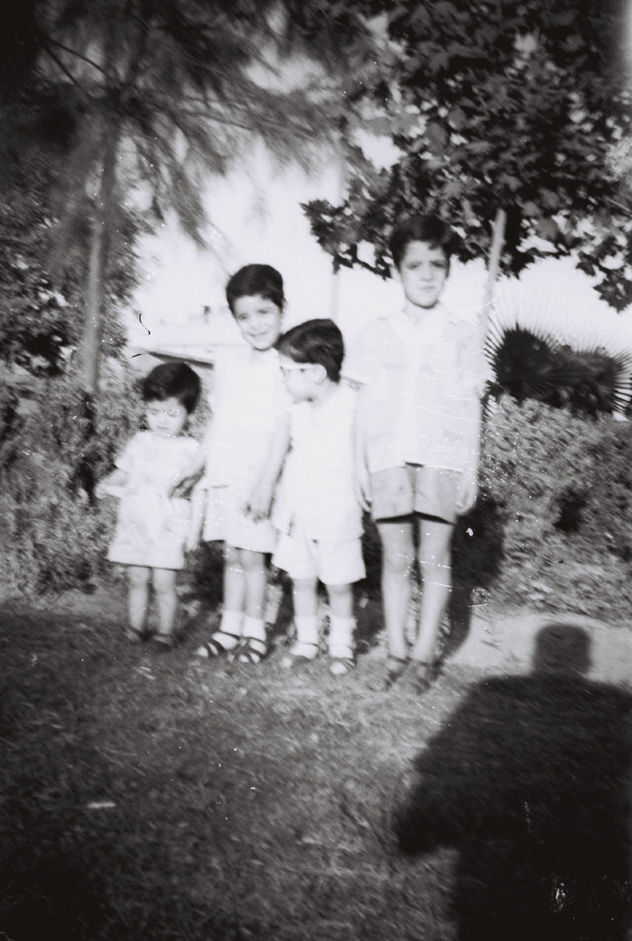 اشقاء في منتزه في بغداد