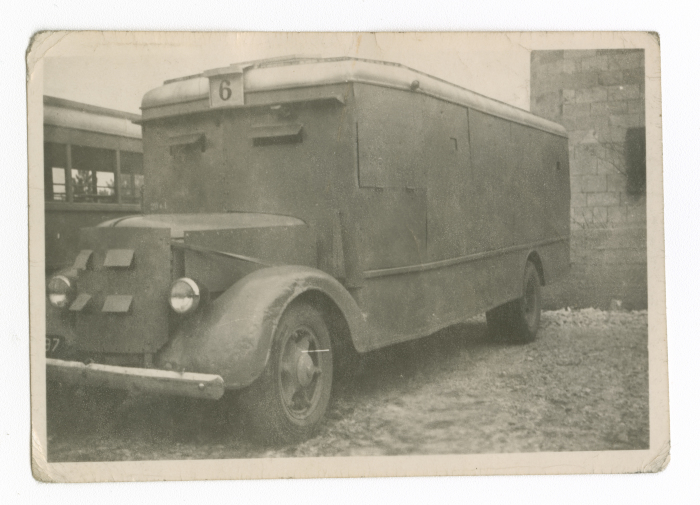 حافلة مصفحة