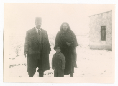 عائلة مع الثلج