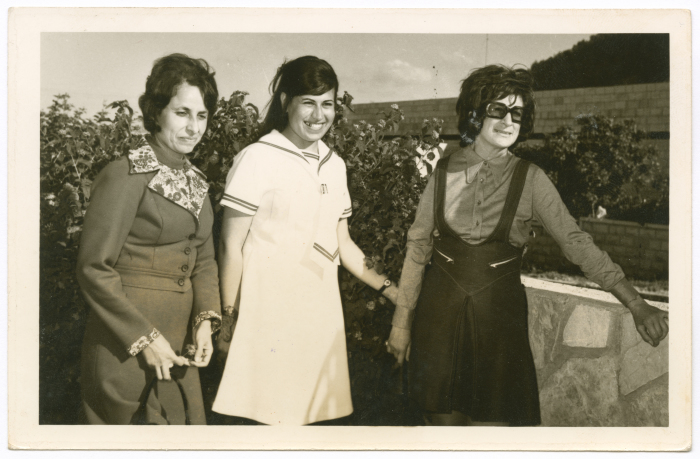 معلمات من مدرسة العائشية في مدينة نابلس