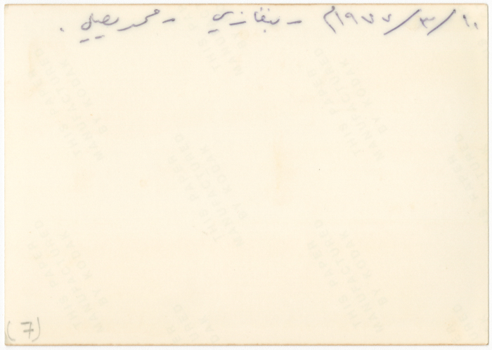 محمد ابو فرحة يصلي في بيت شقيقه