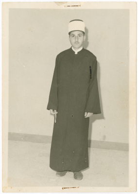 شاب يرتدي العمامة