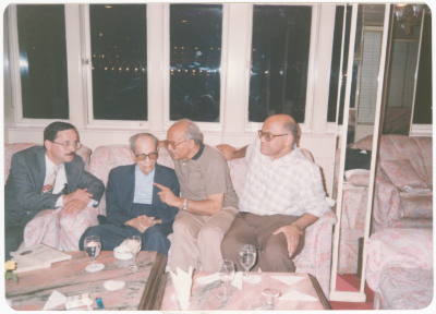 مقابلة صحفية مع الروائي المصري نجيب محفوظ