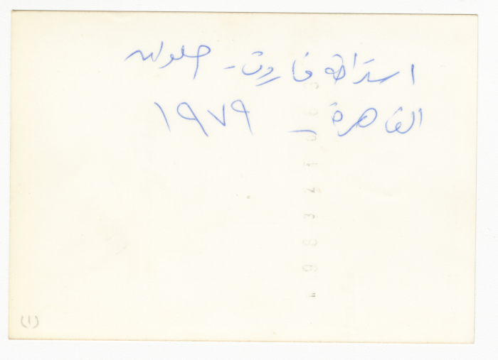 أقارب بجانب تمثال جمال عبد الناصر