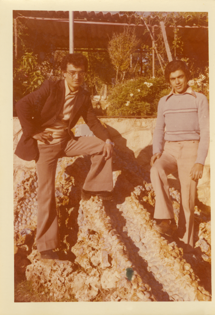 صديقان في منتزه