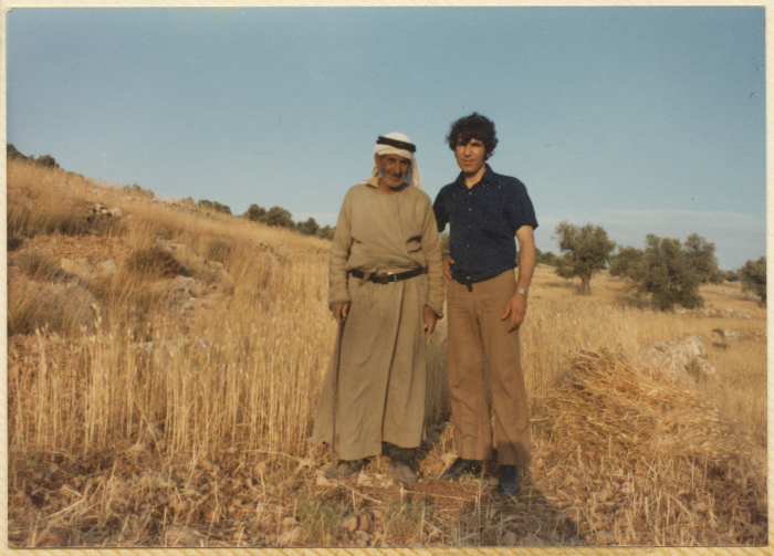 رجلان في أراضي قريتهم