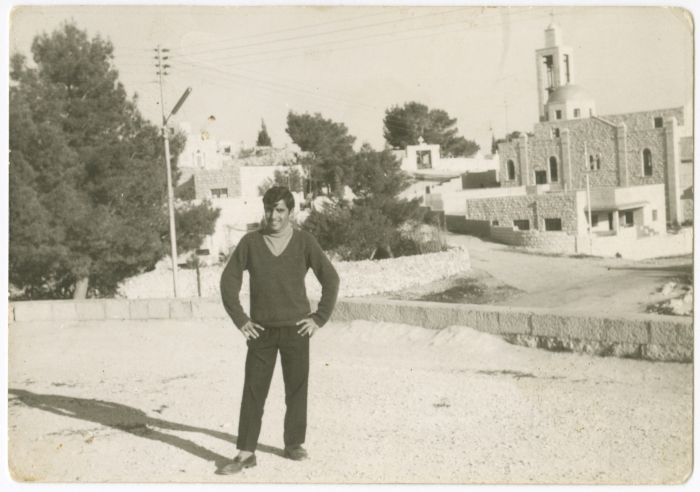 بورتريه لشاب في بلدته