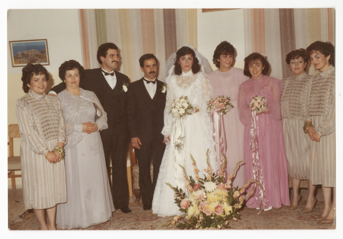 عائلة في حفل زفاف فلسطيني