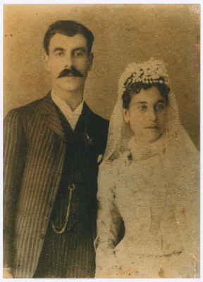 A married couple on their wedding day