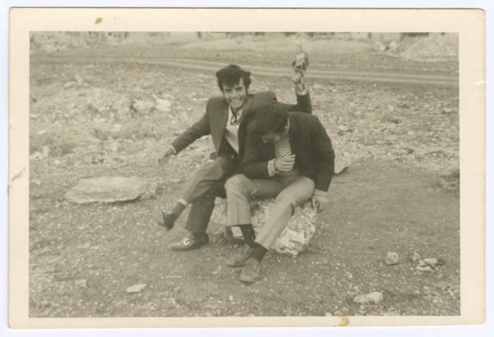 صديقان في مخيم الحسين في عمان