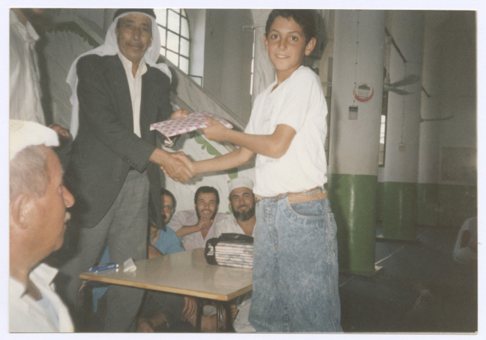 A student receiving a certificate of honour