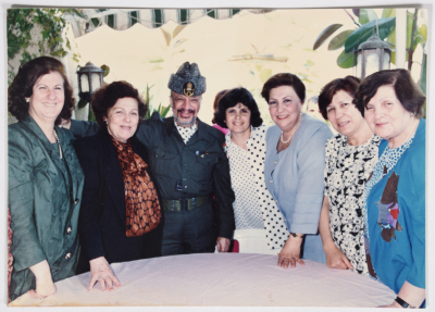 Yaser ʿarafat with the leaders of Feminist Work.
