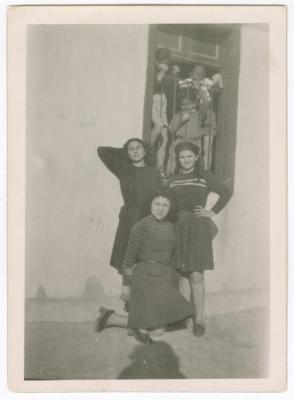 ريما ناصر وزميلاتها في كلية بيرزيت، 1946