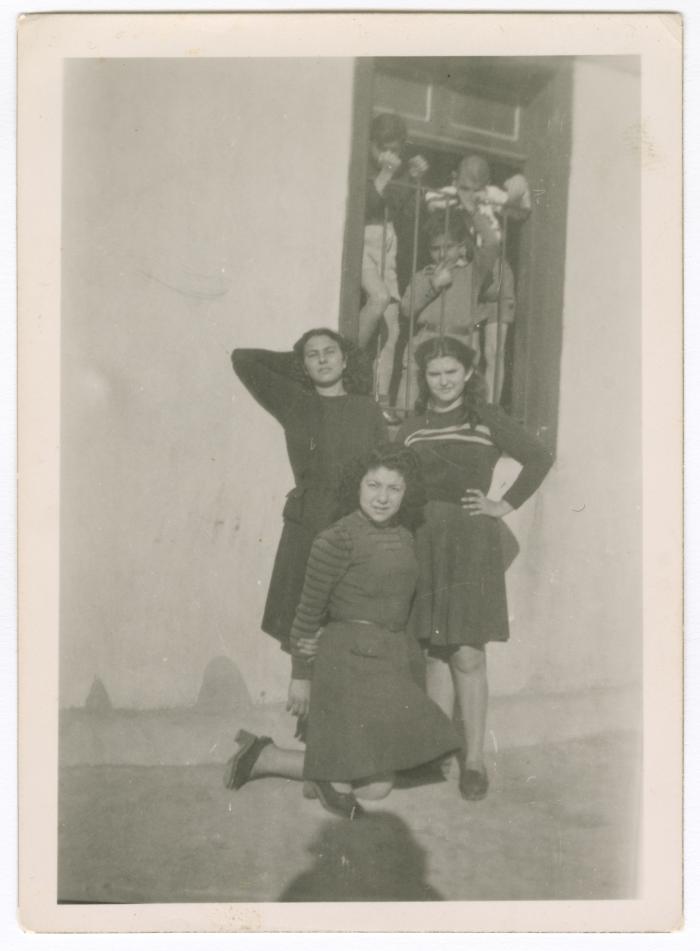ريما ناصر وزميلاتها في كلية بيرزيت، 1946