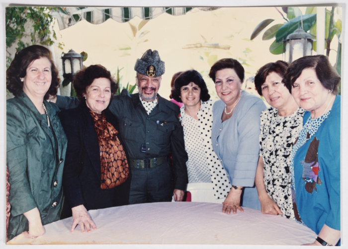 Yaser ʿarafat with the leaders of Feminist Work.