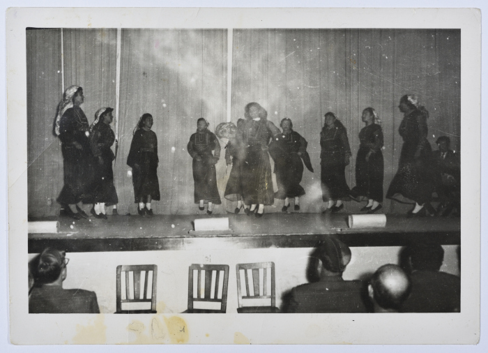 عرض دبكة، مدرسة بنات رام الله، 1956