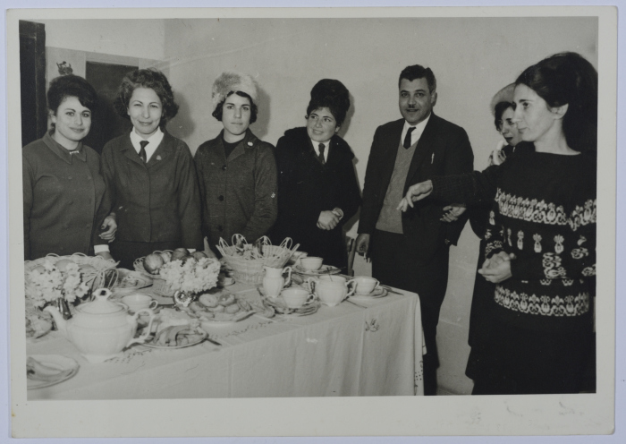 عدوية العلمي وأخريات، مدرسة بنات شعفاط، 1966