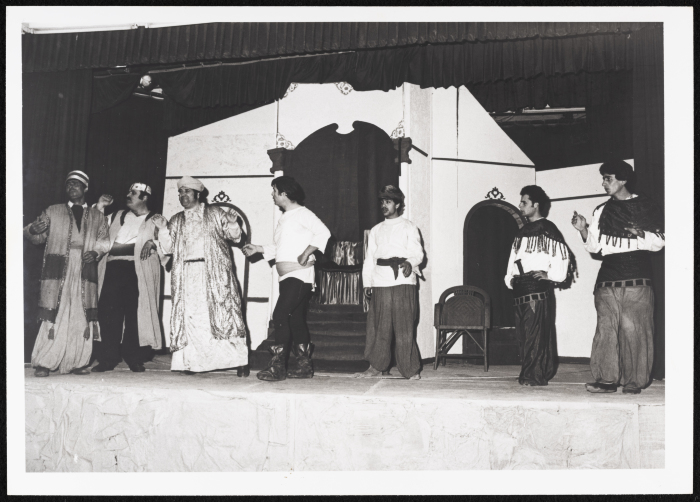 الفلاح والسلطان