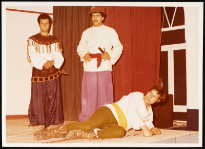الفلاح والسلطان"، صورة من عرض مسرحي، مسرح القصبة، 1979"