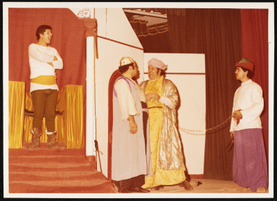 الفلاح والسلطان"، صورة من عرض مسرحي، مسرح القصبة، 1979"