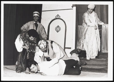 الفلاح والسلطان"، صورة من عرض مسرحي، مسرح القصبة، 1979"