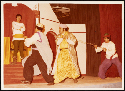الفلاح والسلطان"، صورة من عرض مسرحي، مسرح القصبة، 1979"