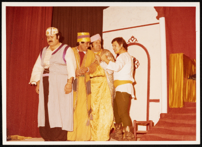 الفلاح والسلطان"، صورة من عرض مسرحي، مسرح القصبة، 1979"