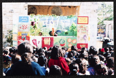 مغامرات خضرة"، صورة من عرض مسرحي، مسرح القصبة، 2003"