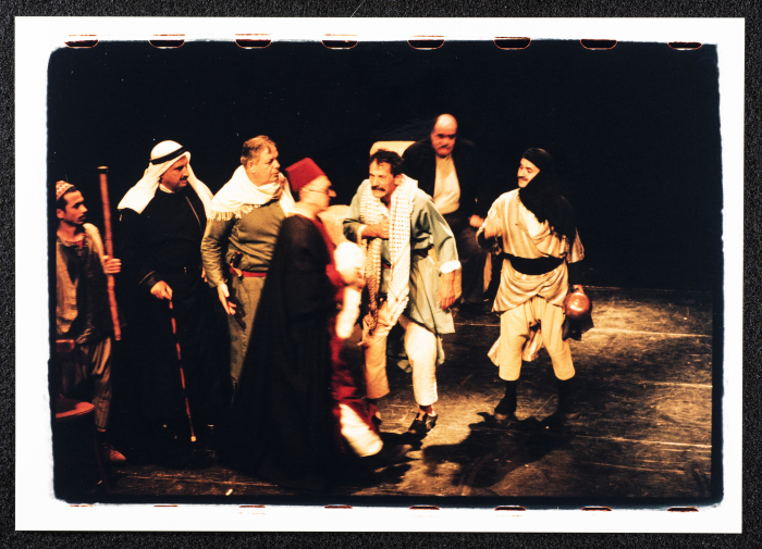 عرض مسرحية المهاجر