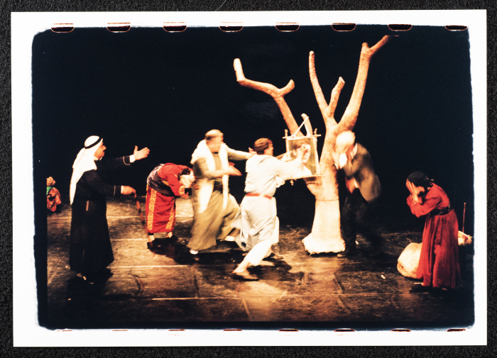 عرض مسرحية المهاجر