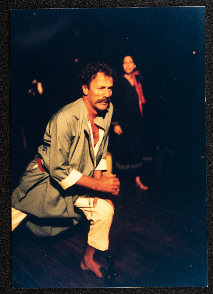 عرض مسرحية المهاجر