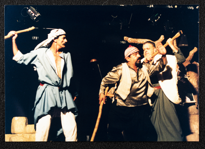 عرض مسرحية المهاجر