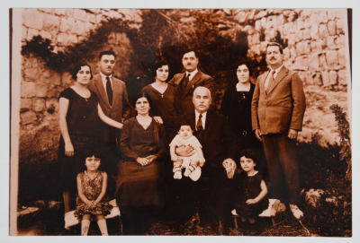 A group photo of Qustandi Qanaze