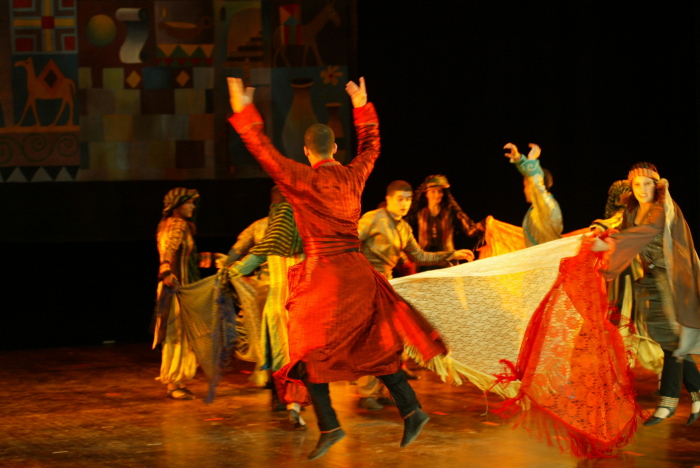 مشاركة فرقة الفنون الشعبية في احتفال اليوبيل الفضي في مدينة رام الله عام 2014