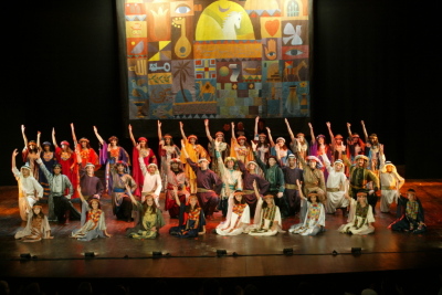 مشاركة فرقة الفنون الشعبية في احتفال اليوبيل الفضي في مدينة رام الله عام 2014