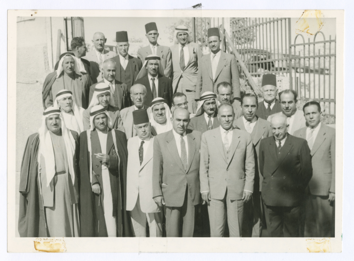 عضو مجلس النواب الأردني وشيخ عشيرة التعامرة مع رؤوساء بلديات مدن ومحافظات فلسطينية في مؤتمر في بيت جالا