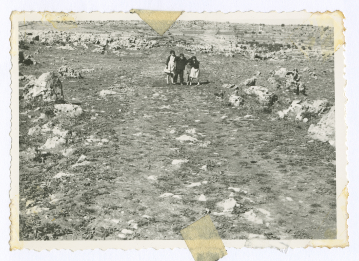 Children and relatives of the Sheikh of the Ta'amreh Family