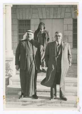 Men in front of the house of the Sheikh of the Ta