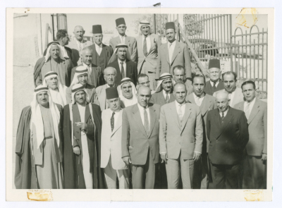 عضو مجلس النواب الأردني وشيخ عشيرة التعامرة مع رؤوساء بلديات مدن ومحافظات فلسطينية في مؤتمر في بيت جالا