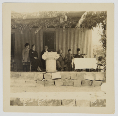 صورة جماعية في طبريا بداية الثلاثينات