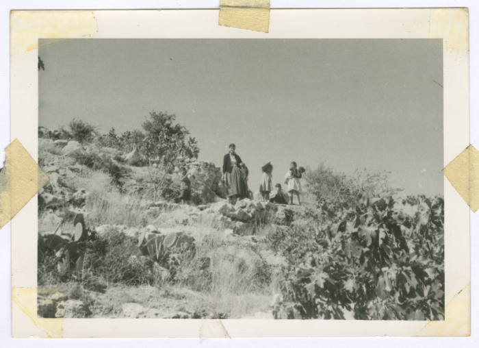 A mother with her children in Artas
