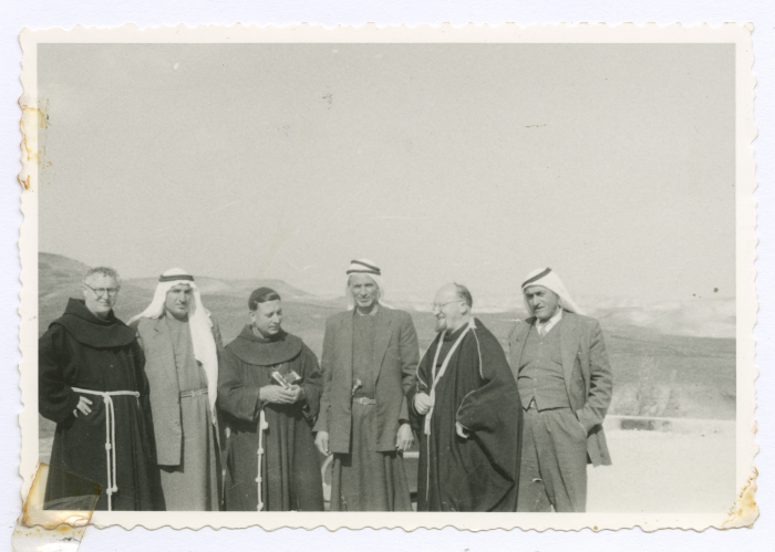 محمد سالم ذويب وعدد من الشخصيات الدينية المسيحية 