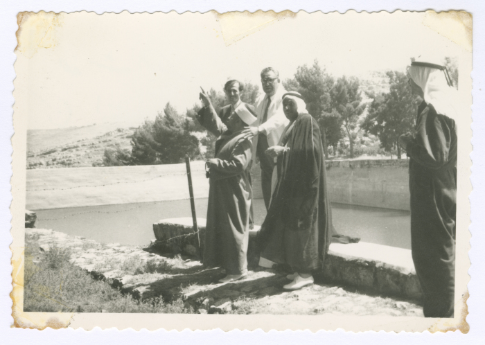 محمد سالم الذويب ومحمد المفلح وغالب النشاشيبي وروحي الخطيب والراعي عامر امام برك سليمان