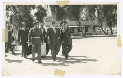 محمد سالم الذويب ومجموعة من الرجال في الكلية الحربية العراقية